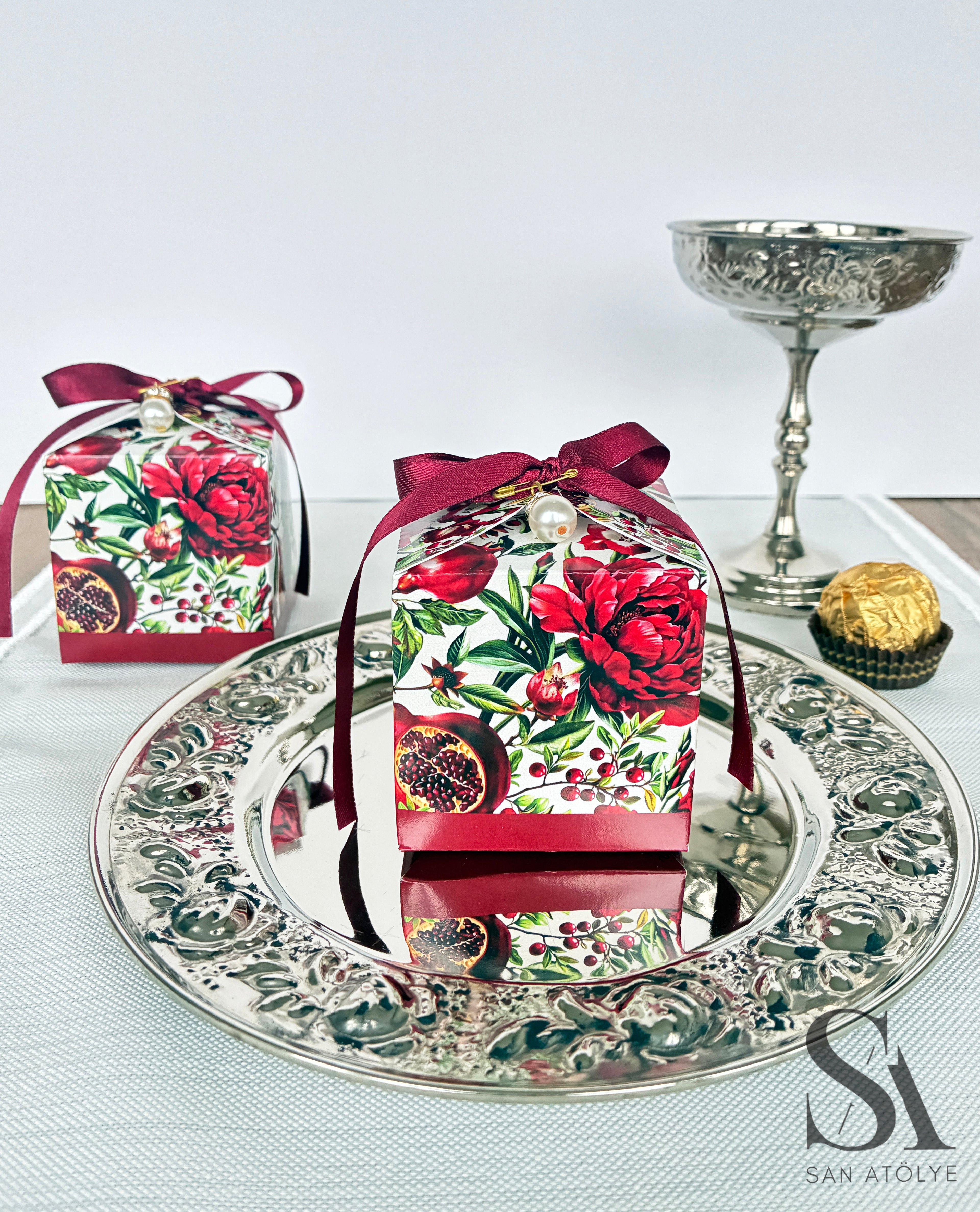 Scarlet Floral Hediyelik Kutu