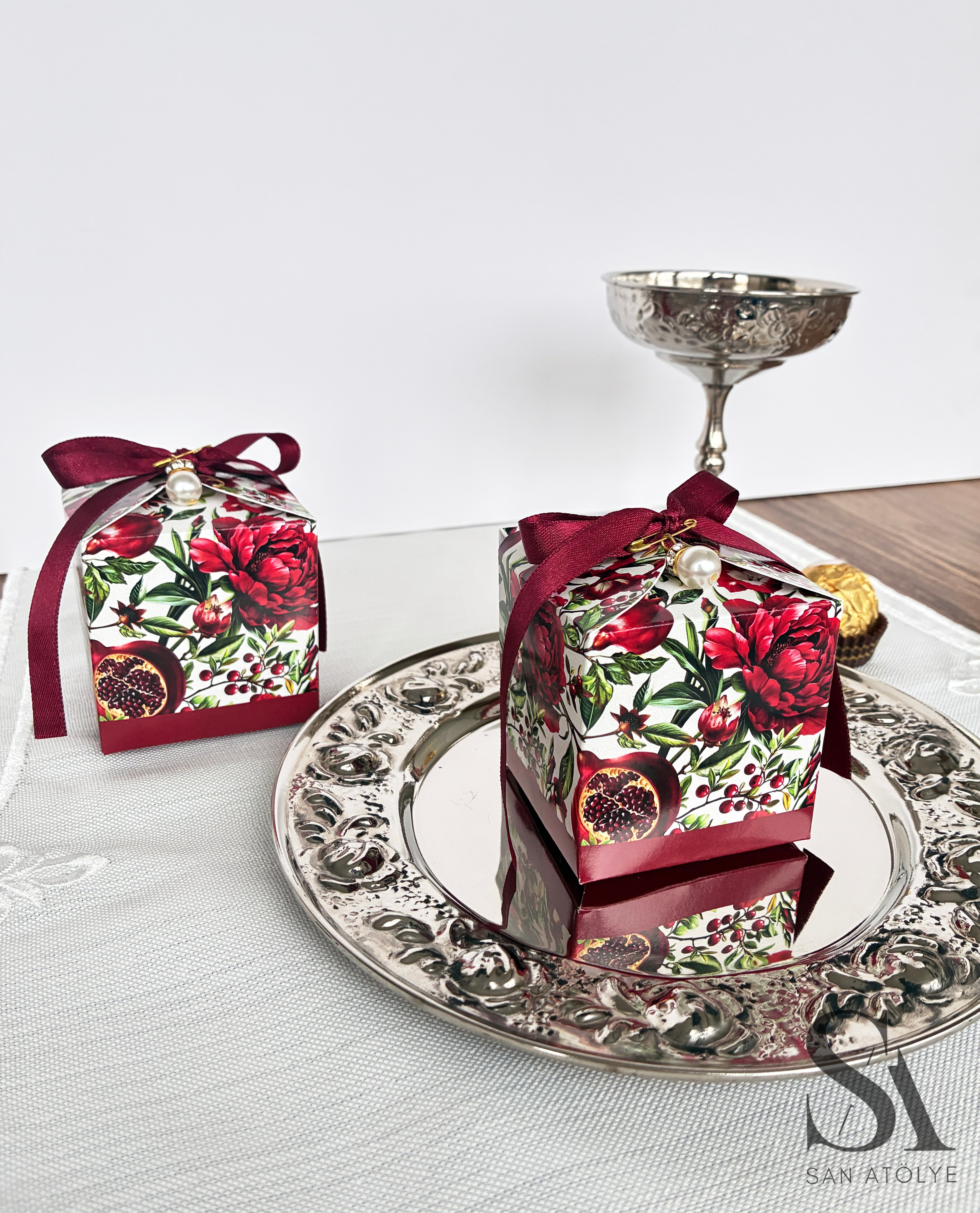 Scarlet Floral Hediyelik Kutu