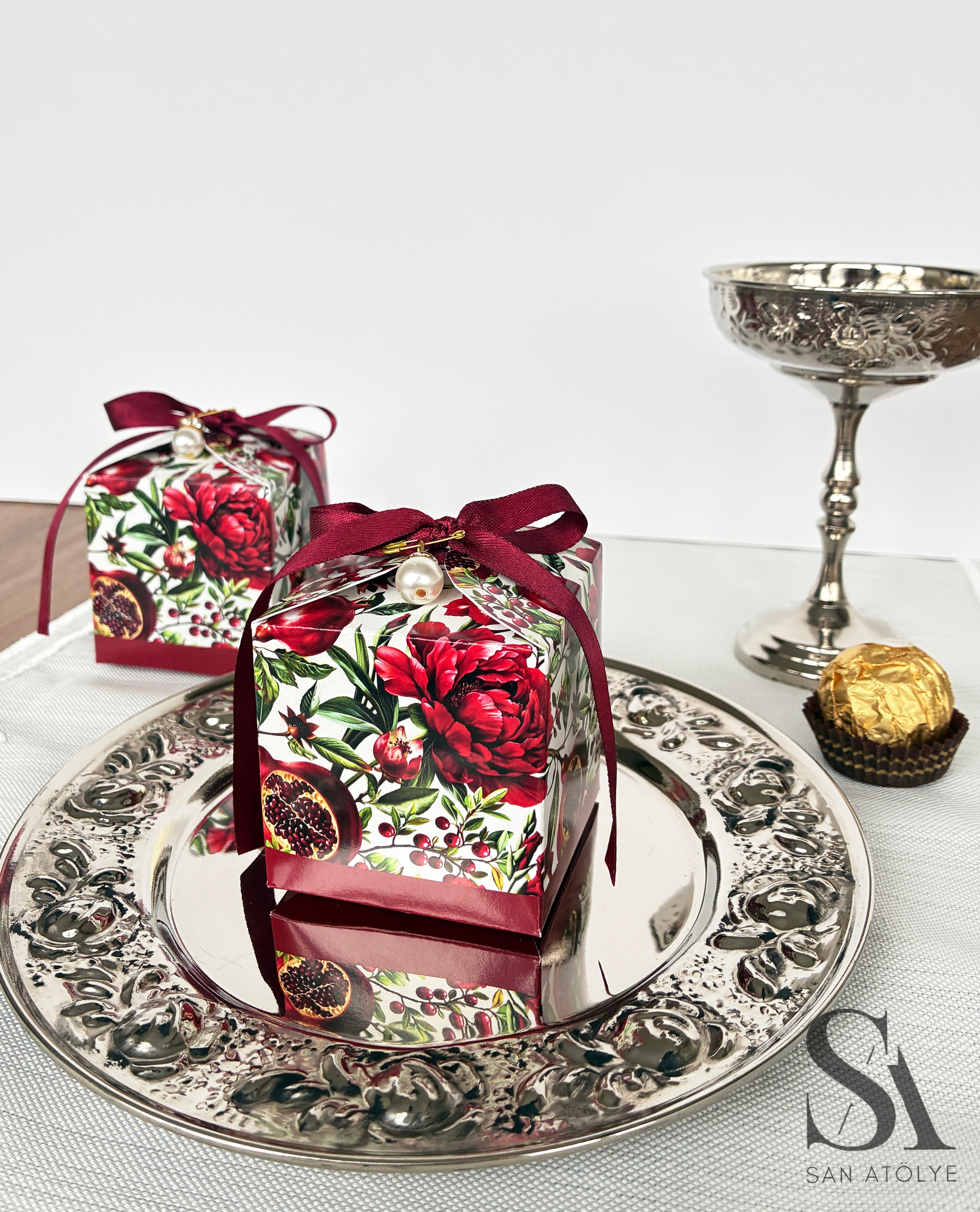 Scarlet Floral Hediyelik Kutu