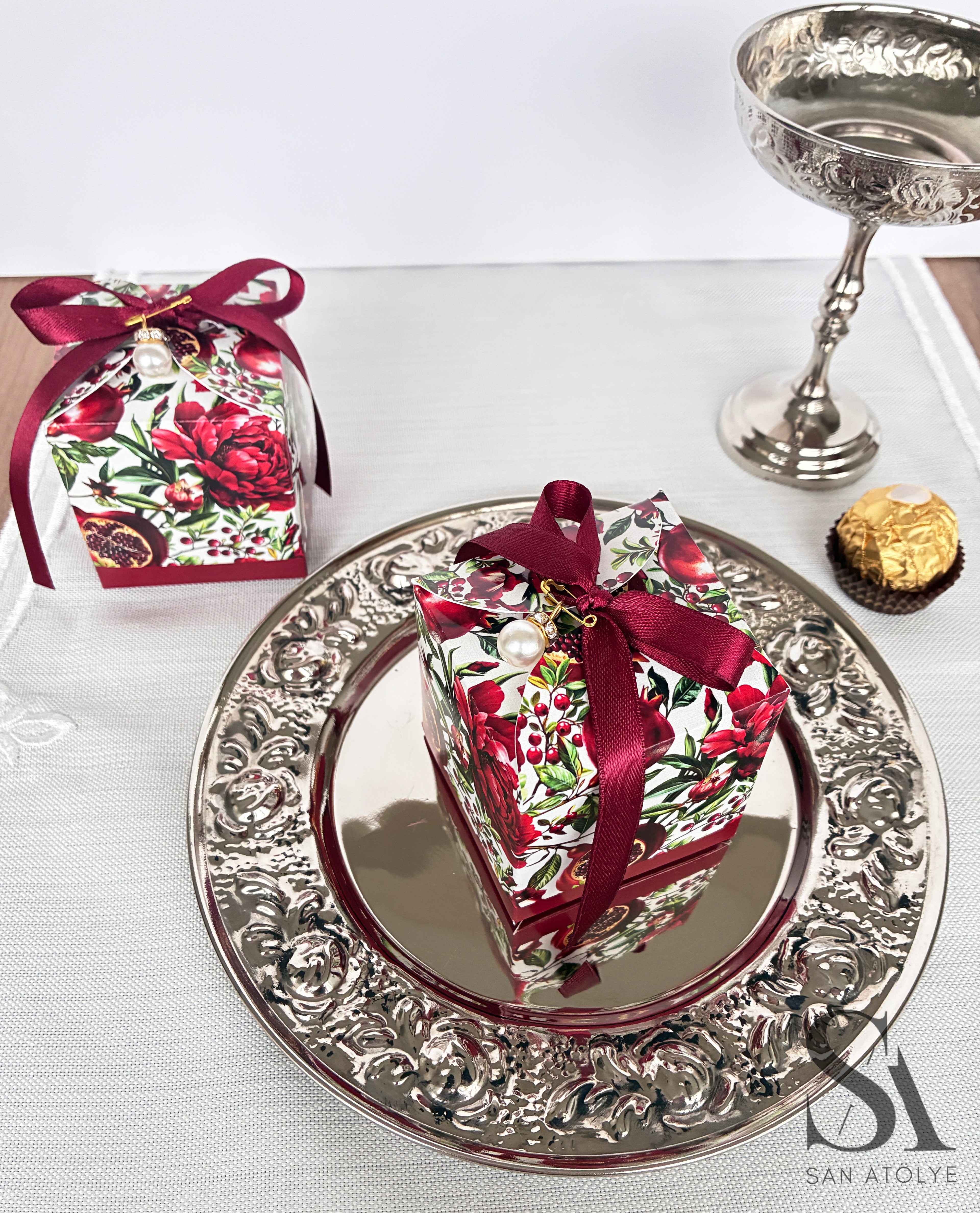 Scarlet Floral Hediyelik Kutu